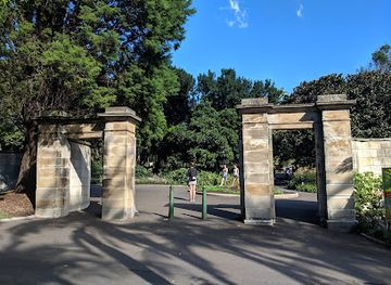 australia/new-south-wales/landmark/macquarie-s-wall