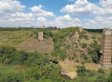 ukraine/kryvyi-rih/landmark/red-bridge-ruins