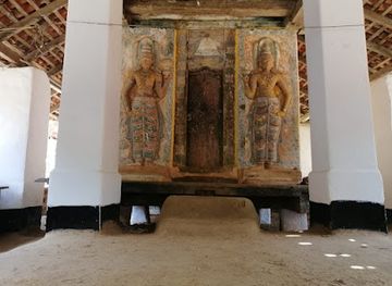 sri-lanka/up-country/landmark/gurubebila-ancient-tampita-temple