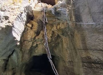 albania/permet/landmark/shpella-e-pellumbave