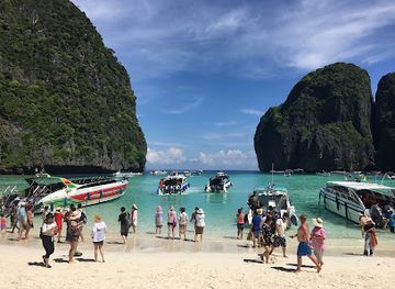 thailand/koh-phi-phi/landmark/koh-phi-phi-laemtong-beach