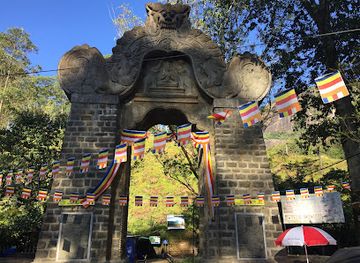 sri-lanka/adam-s-peak/landmark/makara-thorana-hatton-road