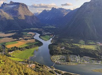 norway/more-og-romsdal/landmark/romsdalstrappa-view