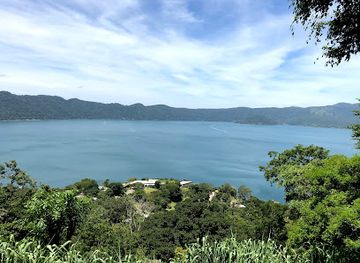 el-salvador/santa-ana/lake-coatepeque/landmark/club-de-el-salvador