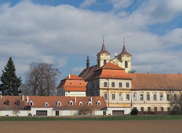 czechia/south-moravia/landmark/benediktinsky-klaster-rajhrad