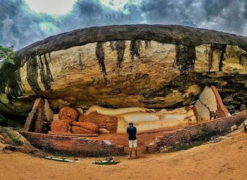 sri-lanka/sigiriya/landmark/pidurangala-royal-cave-temple