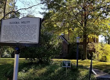 mississippi/jackson/fondren/landmark/eudora-welty-house-garden