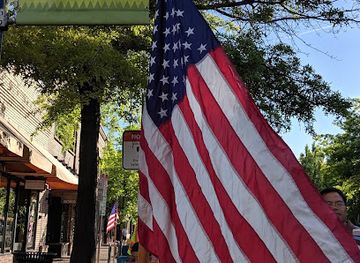 oregon/bend/landmark/the-capitol