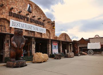 utah/kanab/landmark/denny-s-wigwam-curio