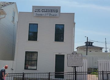 missouri/hannibal/landmark/twain-on-main