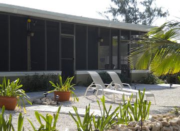 turks-and-caicos-islands/north-caicos/landmark/hollywood-beach-suites