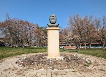romania/bucharest/landmark/kazahstan-plaza-abai-statue