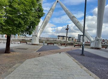 united-kingdom/gwent/landmark/newport-city-footbridge