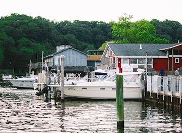 michigan/saugatuck/landmark/judson-heath-colonial-inn