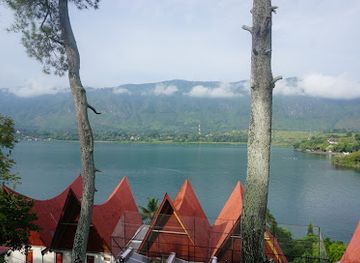 indonesia/lake-toba/landmark/tuk-tuk