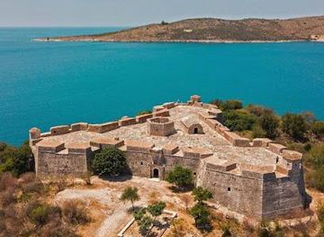 albania/gjirokaster/landmark/porto-palermo