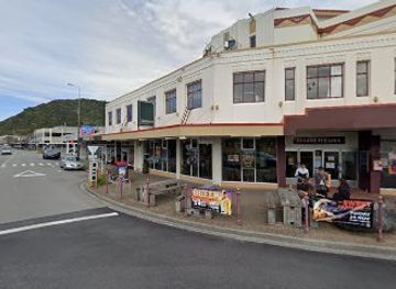 new-zealand/greymouth/landmark/ferrari-s-lounge-bar