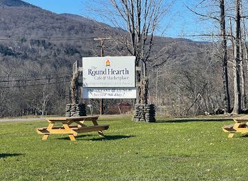 vermont/stowe-mountain-resort/landmark/the-round-hearth-cafe-and-market-place