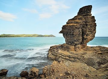 new-caledonia/tiga/landmark/bonhomme-de-bourail-rock-formation