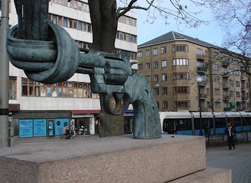 sweden/gothenburg/avenyn/landmark/the-knotted-gun