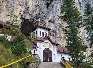 romania/prahova-valley/landmark/ialomitei-cave