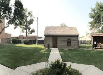 utah/beaver/landmark/historic-farnsworth-cabin-and-monument