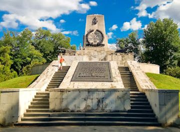 ukraine/crimean-peninsula/landmark/monument-to-heroes-of-sevastopol-defense