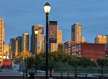 canada/montreal/griffintown/landmark/des-bassins-place-lachine-canal-national-historic-site