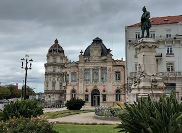 portugal/beira-litoral/landmark/old-cathedral-of-saint-mary-of-coimbra
