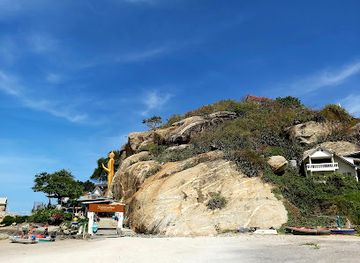 thailand/hua-hin/khao-takiab/landmark/khao-takiab-beach