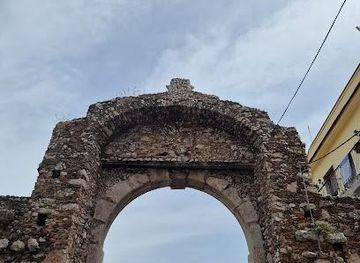 italy/catania/landmark/porta-messina