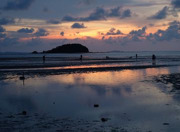 indonesia/bangka-belitung-islands/landmark/tanjung-pendam-beach