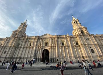 peru/arequipa/historic-centre-of-arequipa/landmark/puente-grau