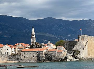 montenegro/budva/landmark/mogren-beach