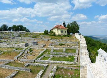 bulgaria/shumen/landmark/historical-and-archaeological-reserve-shumen-fortress