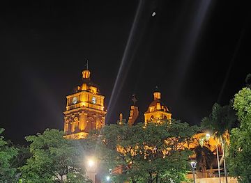 bolivia/santa-cruz-lowlands/landmark/catedral-metropolitana-basilica-menor-de-san-lorenzo-de-santa-cruz