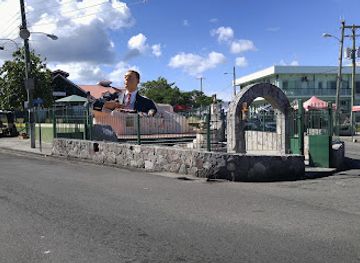 antigua-and-barbuda/jolly-harbour/landmark/vc-bird-monument