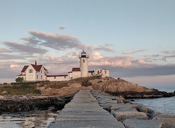 massachusetts/cape-ann/landmark/eastern-point-lighthouse