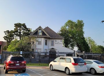 oklahoma/edmond/landmark/the-patriarch-craft-beer-house-lawn