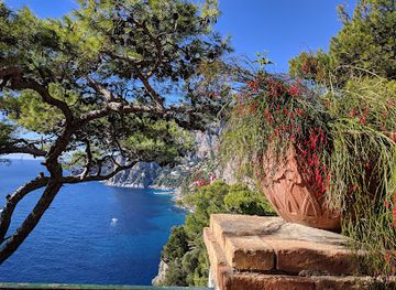 italy/capri/landmark/grotta-bianca