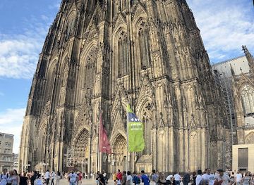 germany/cologne/altstadt-nord/landmark/petrusbrunnen