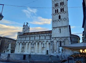 italy/lucca/landmark/p-za-san-michele