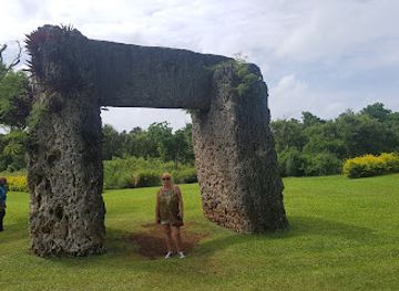 tonga/late-island/landmark/ha-amonga-a-maui-trilithon