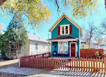 colorado/montrose/landmark/the-blue-bungalow-montrose-co
