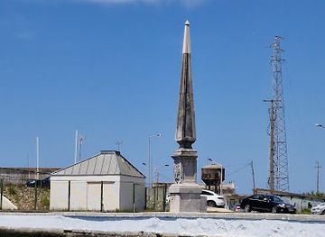 portugal/beira-litoral/landmark/obelisco-do-canal-das-piramides