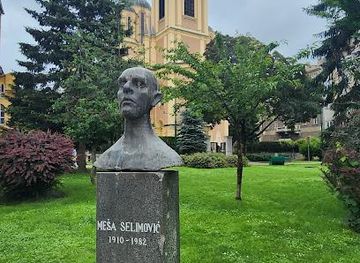 bosnia-and-herzegovina/sarajevo/landmark/statua-mesa-selimovic-1910-1982