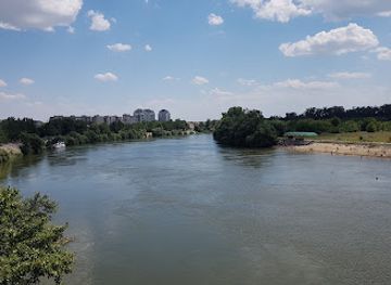 moldova/nistru-river/landmark/suvorov-monument