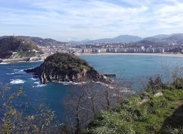 spain/san-sebastian/antiguo/landmark/comb-of-the-wind-eduardo-chillida-1976