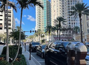 florida/st-petersburg/landmark/beach-dr-ne