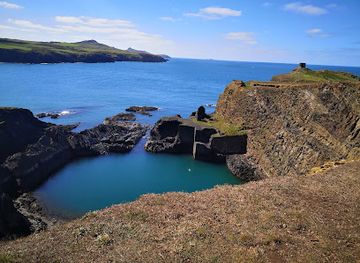 united-kingdom/pembrokeshire/landmark/celtic-quest-coasteering